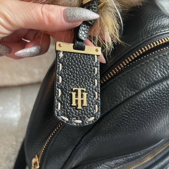 Tommy Hilfiger black leather pebbled knapsack - Picture 3 of 3